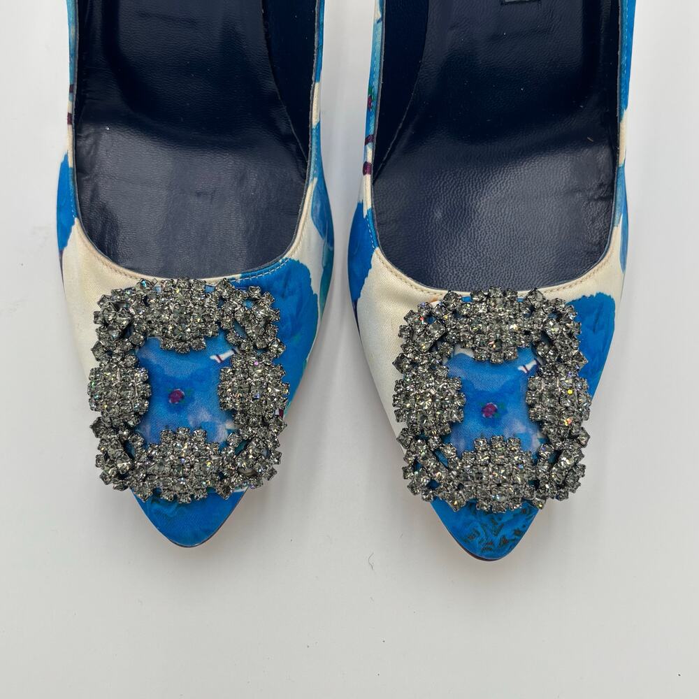 Manolo Blahnik Hangisi 105 Blue Floral Print Satin Crystal Buckle Pump Size 37.5 - Picture 5 of 12